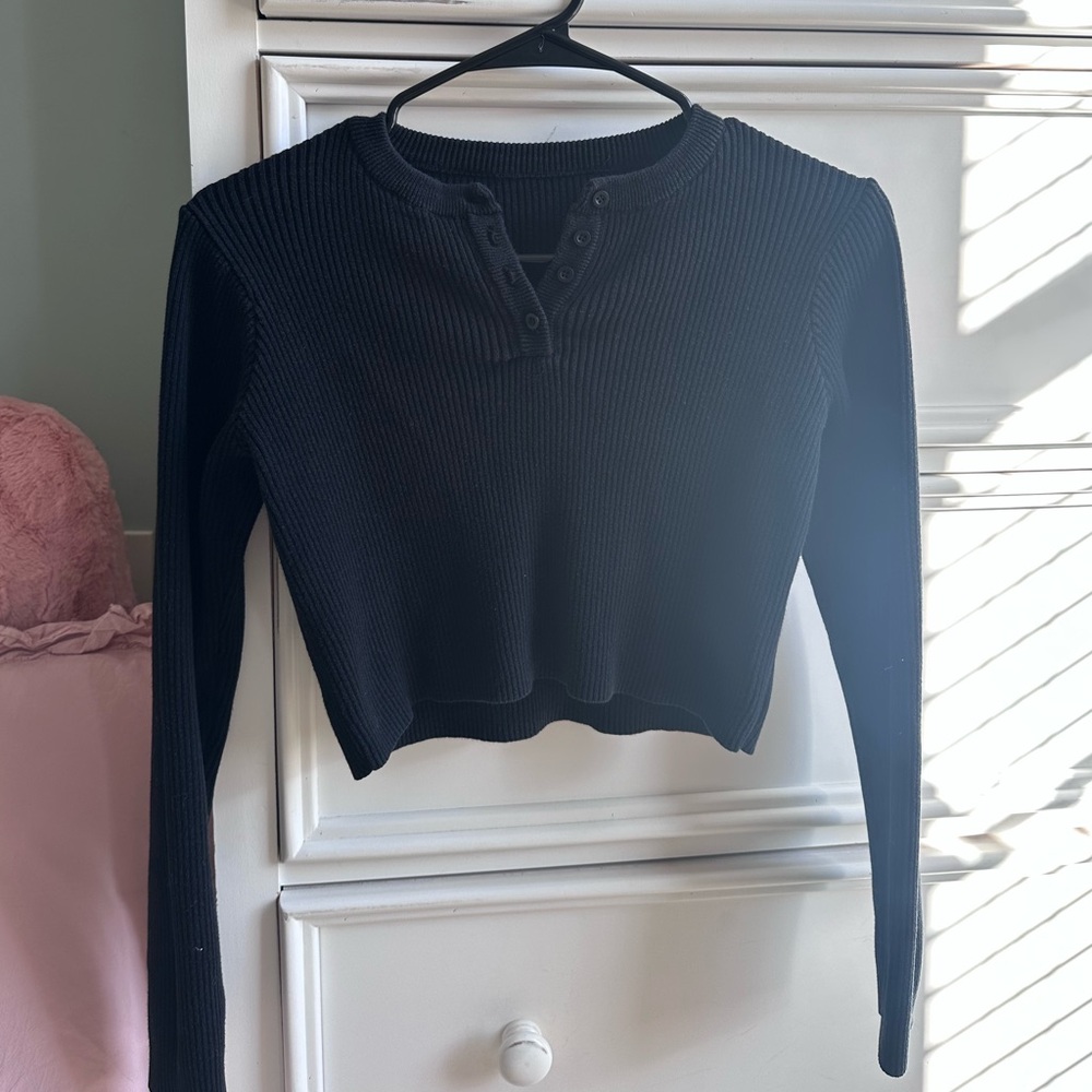 Brandy Melville Ribbed Long Sleeve Cropped Sweater